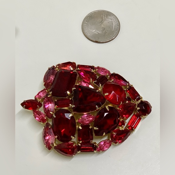 Mid Century Vintage Gold Tone Ruby Red Rhinestone Art Deco Pinback Brooch - Picture 13 of 16
